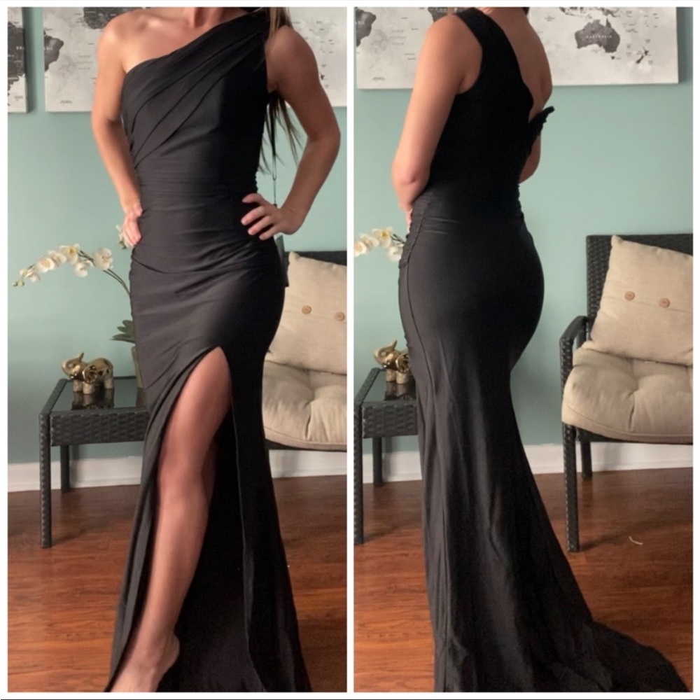 LA FEMME ONE SHOULDER SHINY JERSEY BLACK GOWN DRESS size 0